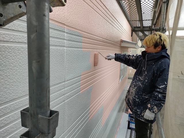 名古屋市港区 ピンク系 賃貸アパート 外壁塗装 施工例 外壁塗装上塗り イメージ