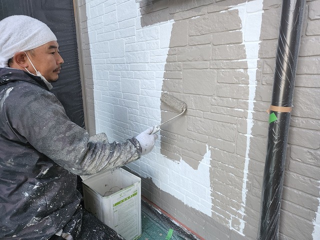 　名古屋市西区　ダブルトーン外壁塗装　上塗り１～2回目　　イメージ