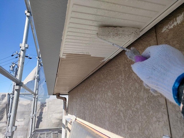 名古屋市緑区　軒天塗装は、防カビ性に優れたロックペイント「エバーロックネクスト」を使用　イメージ
