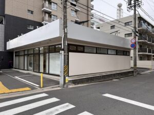 四日市市　店舗　ホワイト系　外壁塗装　施工例