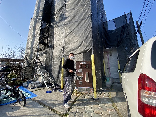 名古屋市東区 3階建住宅 ダブルトーン外壁塗装 作業前 つとむ君イメージ