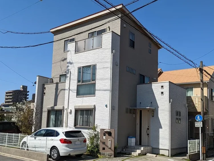 名古屋市東区　３階建住宅　ダブルトーン外壁塗装　施工例の写真