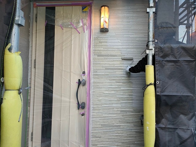 名古屋市東区　3階建住宅　ダブルトーン外壁塗装上塗り1回目　イメージ