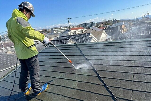 最高級の外壁塗装にするため、高圧洗浄は丁寧に行いましょう　イメージ