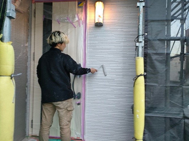 名古屋市東区　3階建住宅　ダブルトーン外壁塗装上塗り2回目　イメージ
