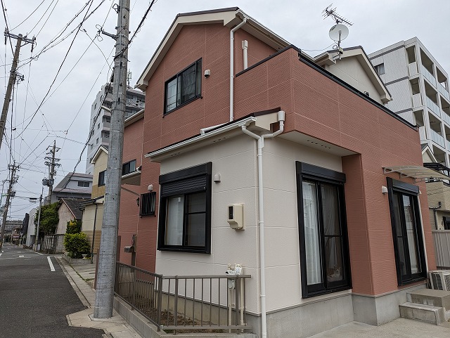 名古屋市守山区　シンプルモダン住宅　パワーボード外壁塗装　施工例の写真