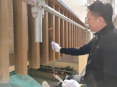名古屋市南区 和モダン住宅 木製格子 木部用ステイン上塗り1回目 イメージ