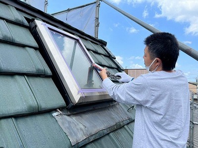 名古屋市南区 和モダン住宅 屋根トップライト シーリング材充填作業 イメージ