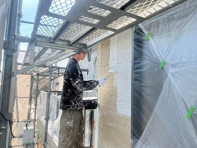 名古屋市南区 和モダン住宅 ダブルトーン外壁塗装 施工例 下塗り作業 イメージ