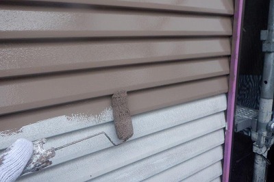 北名古屋市 白×黒系 和風住宅 外壁塗装 施工例 雨戸塗装 上塗り1回目 イメージ