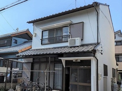 北名古屋市　白×黒系　和風住宅　外壁塗装　施工例の写真