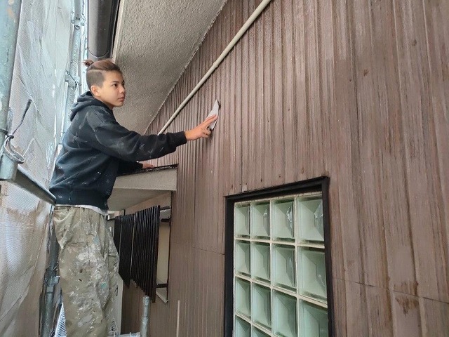 名古屋市天白区　和風モダン住宅　外壁塗装　施工例　トタン外壁塗装下塗り　イメージ