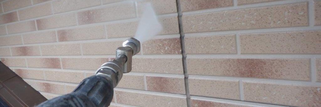 外壁塗装の剥がれの原因　塗装作業前の下地処理が不十分　イメージ