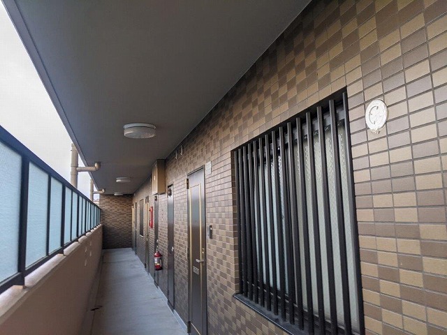 名東区　スタイリッシュな賃貸マンション　外壁塗装　施工例　共用廊下完成　イメージ