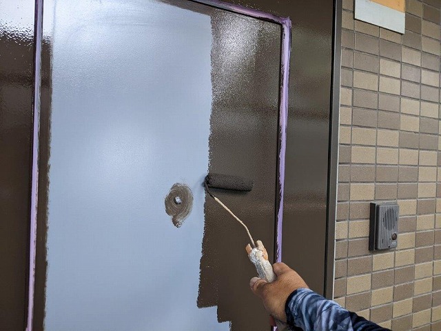 名東区 スタイリッシュな賃貸マンション 外壁塗装 施工例 玄関ドア塗装イメージ