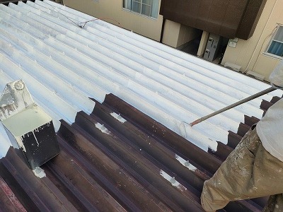 四日市市 折半屋根塗装 屋根 下塗り イメージ