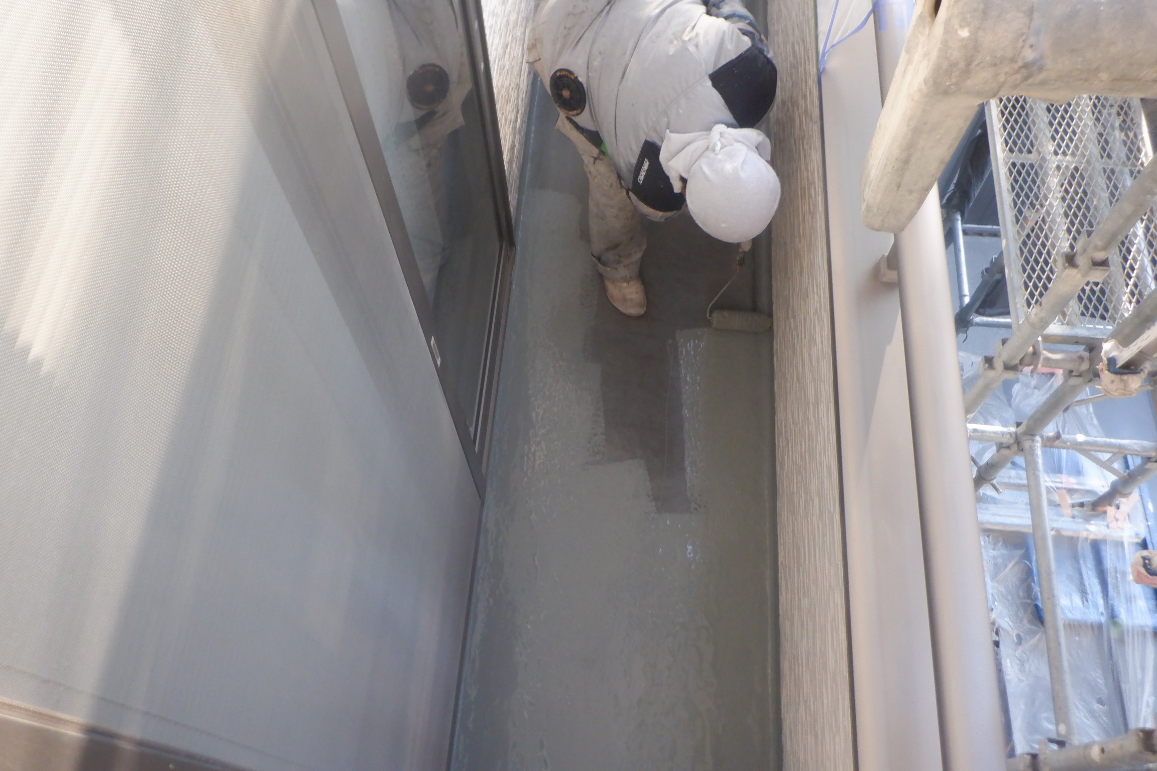 西尾市　ベランダ防水ウレタン塗装　施工例　中塗り　イメージ