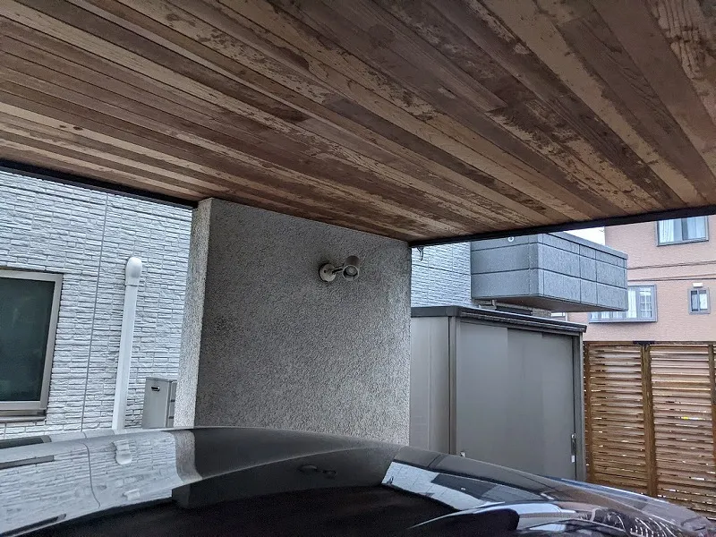 名古屋市緑区 南欧風住宅 ガレージ天井(レッドシダ―)塗装前 イメージ