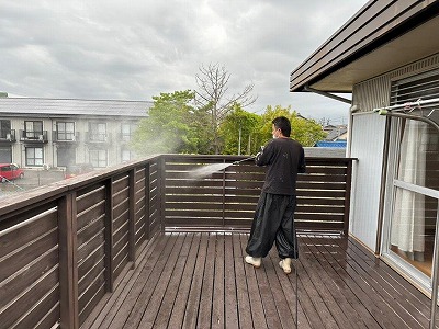 四日市市 ウッドデッキ塗装 施工例 高圧洗浄 イメージ