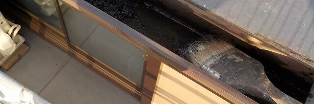 外壁塗装　雨樋　清掃作業　イメージ