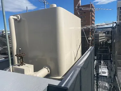 名古屋市東区　賃貸マンション　ツートンカラー外壁塗装　施工例　貯水タンク塗装　完成　イメージ