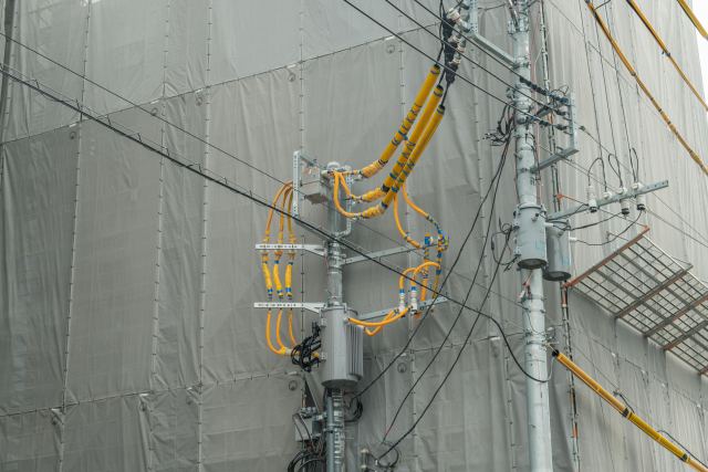 電線防護管設置は、感電や事故予防のため必要です　イメージ