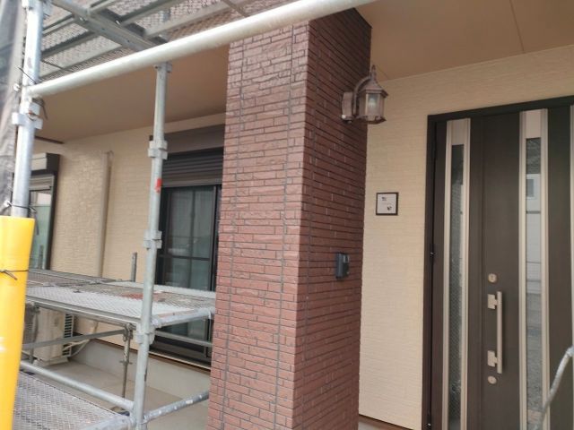 名古屋市守山区　おしゃれなダブルトーン外壁塗装　施工例　玄関柱、軒、外壁塗装　完成後　イメージ