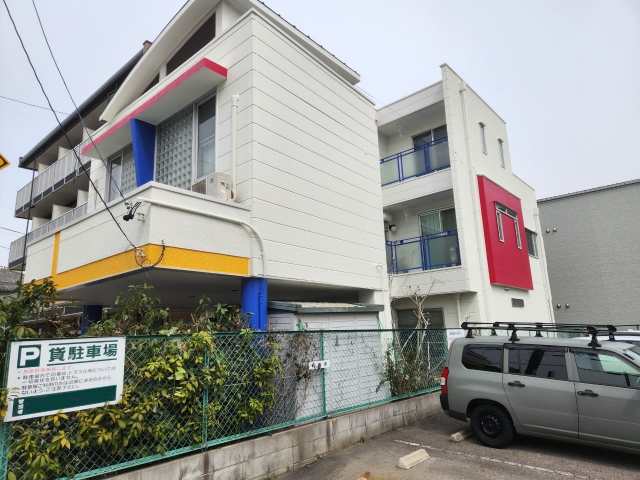 名古屋市西区 アクセントカラーがポップな 外壁塗装 施工後 イメージ