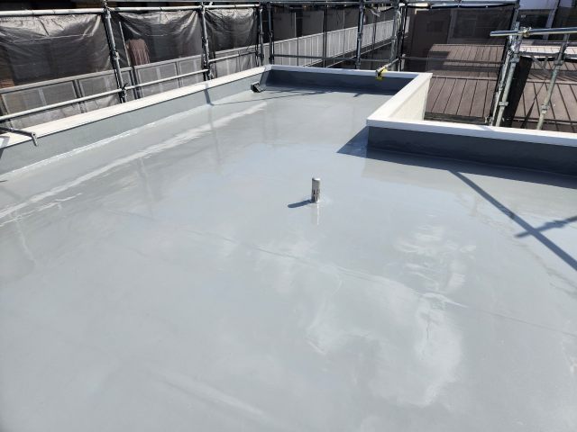 名古屋市西区　アクセントカラーがおしゃれな　外壁塗装　施工例　ウレタン防水塗装　イメージ
