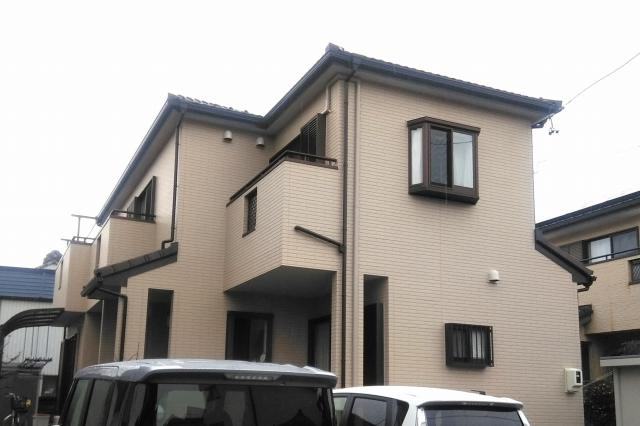 雨樋を外壁と近い色で塗装する方法もおすすめです　イメージ