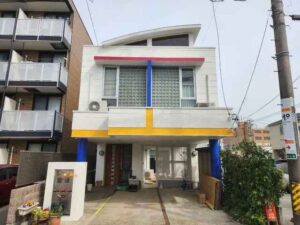 名古屋市西区　アクセントカラーがポップな　外壁塗装　施工例
