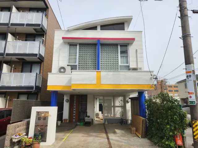 名古屋市西区　アクセントカラーがポップな　外壁塗装　施工例の写真