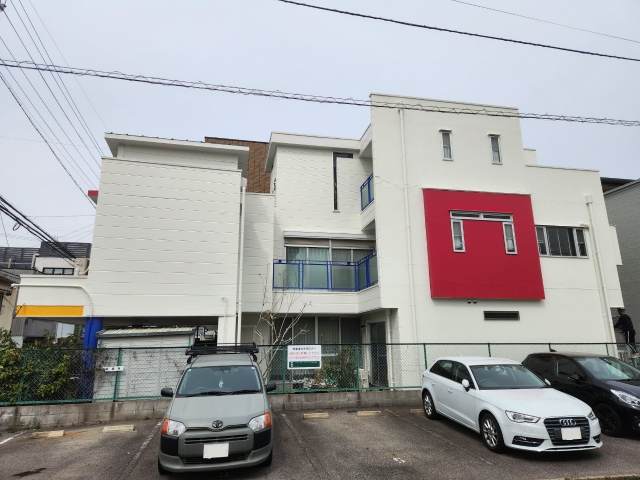 名古屋市西区 アクセントカラーがポップな 外壁塗装 施工後 イメージ