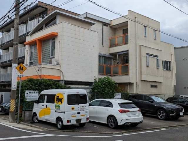 名古屋市西区 アクセントカラーがポップな 外壁塗装 施工前 イメージ