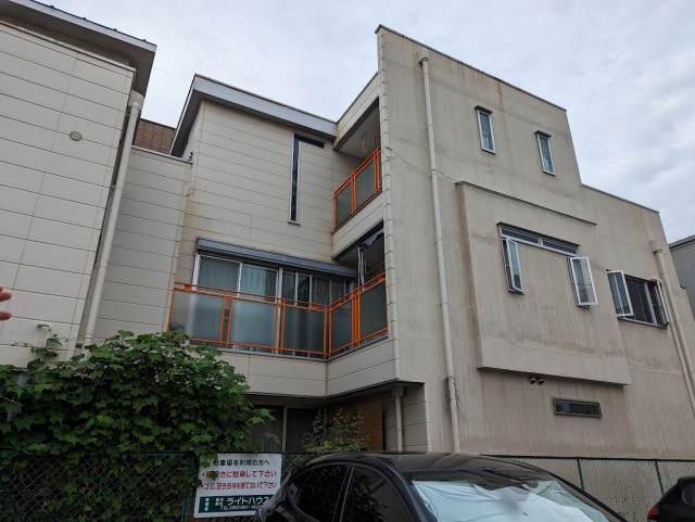 名古屋市西区 アクセントカラーがポップな 外壁塗装 施工前 イメージ