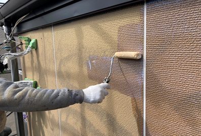 安城市 アート林A棟 賃貸アパート外壁塗装 施工例 外壁下塗り イメージ