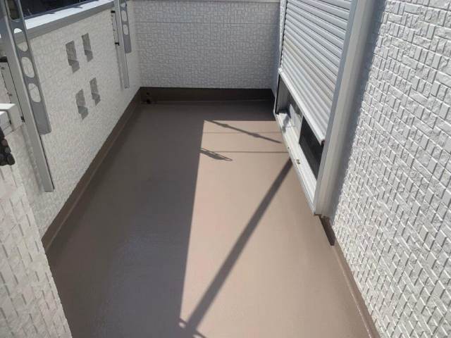 名古屋市中村区　ダブルトーン外壁塗装　施工例　ベランダ完成　イメージ