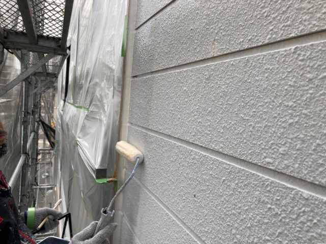 名古屋市中区 3階建てビル ツートンカラー 外壁塗装 施工例 防火サイディング塗装下塗り イメージ