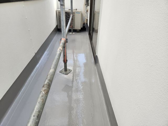 常滑市 「尾張桂新堂本舗」様 外壁修繕塗装 施工例 ベランダ防水塗装 イメージ