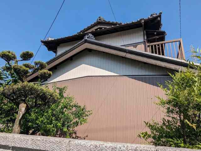 小牧市 上品なベージュ系 和風住宅 外壁塗装 施工例 角波トタン外壁塗装完成写真 イメージ