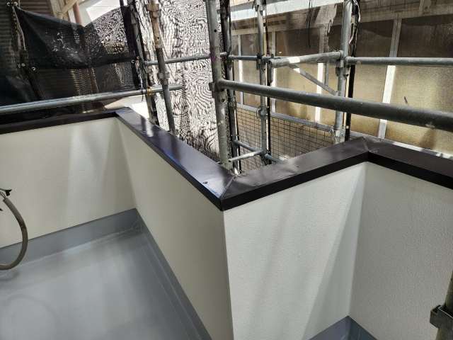 常滑市　「尾張桂新堂本舗」様　外壁修繕塗装　施工例　ベランダ袖壁完成　　イメージ