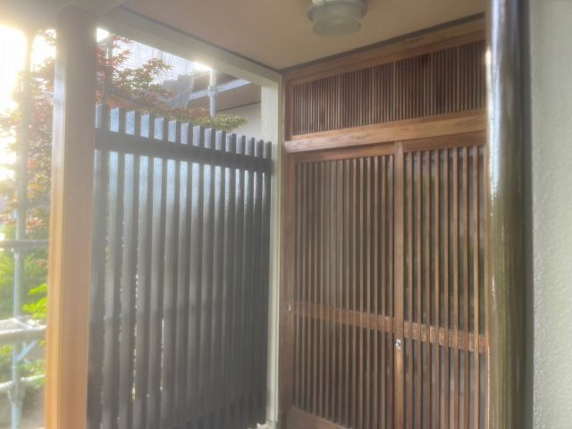 日進市　やさしいベージュ系　和風住宅　外壁塗装　施工例　玄関木部塗装　完成　イメージ