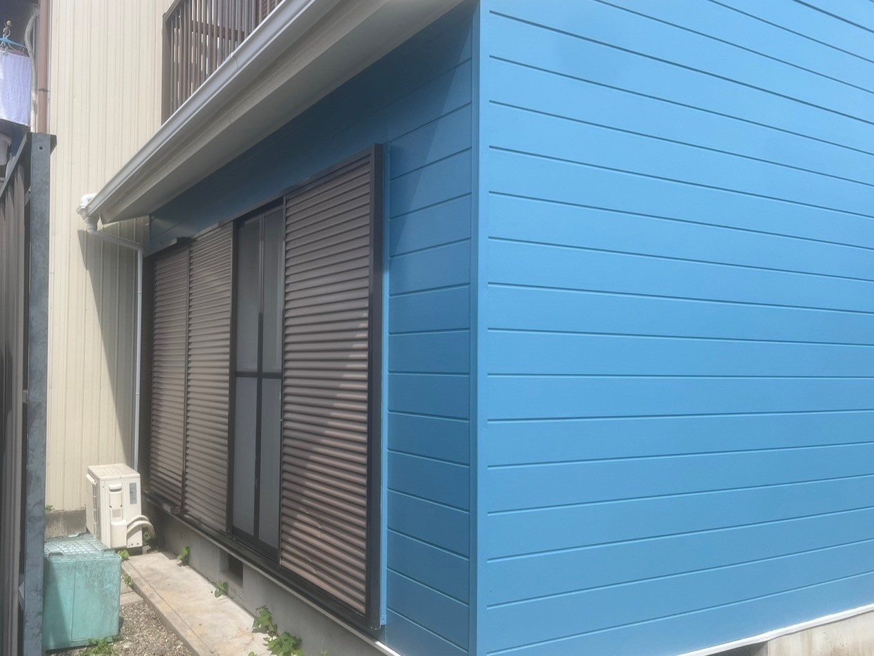 名古屋市北区　ブルー系　北欧風住宅　外壁塗装　施工例　外壁、雨戸塗装完成　イメージ
