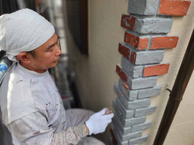 中村区 南欧風住宅 ブロック多彩仕上げ 外壁塗装 施工例 外壁擬石上塗り2回目 イメージ