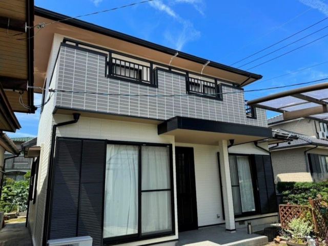 尾張旭市　モダン住宅　グレー系　外壁多彩仕上げ塗装　施工例の写真