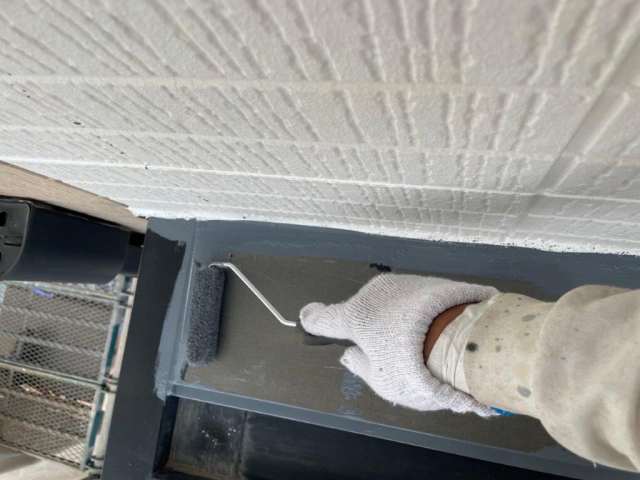 春日井市 ミサワホーム エレガンス洋風住宅 外壁塗装 施工例 玄関庇下塗り イメージ