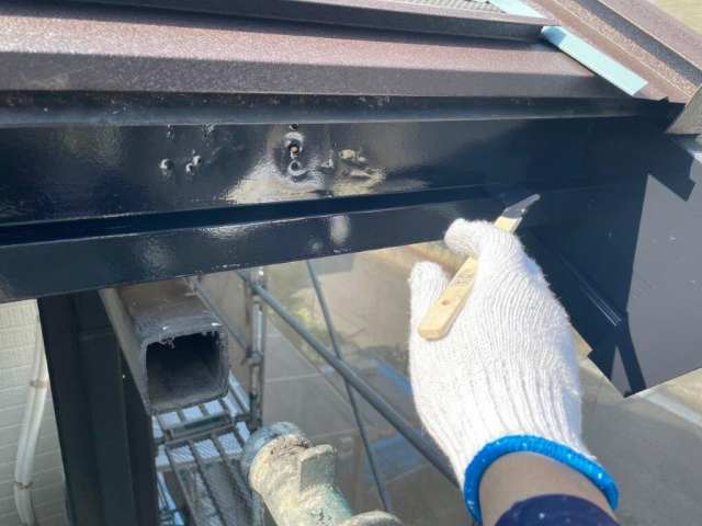 春日井市 ミサワホーム エレガンス洋風住宅 外壁塗装 施工例 破風上塗り2回目 イメージ