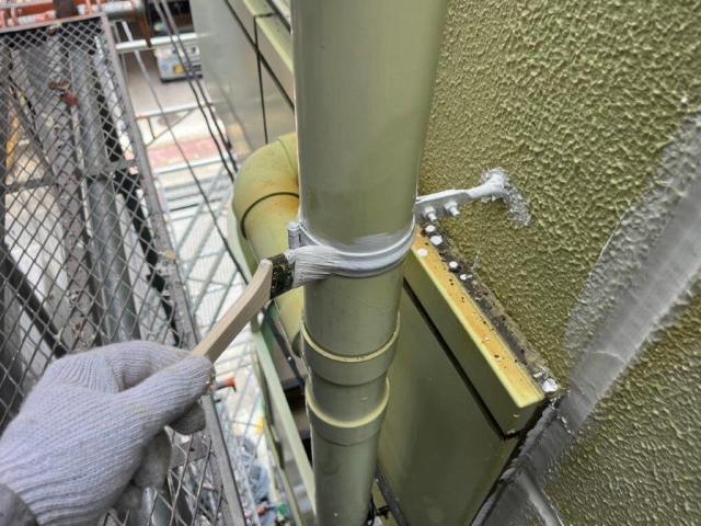 名古屋市中区 賃貸アマンション「グリーンハウス」様 外壁塗装 施工例 樋掴み金物錆止め塗装 イメージ
