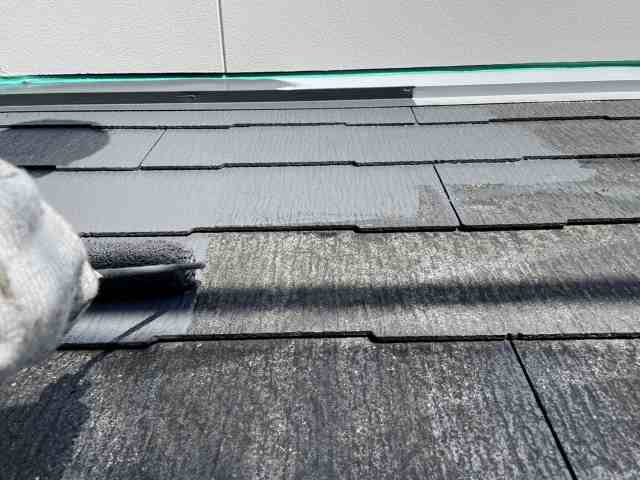 千種区 モノトーン系 モダン住宅 外壁塗装 施工例 カラーベスト屋根塗装上塗1回目 イメージ