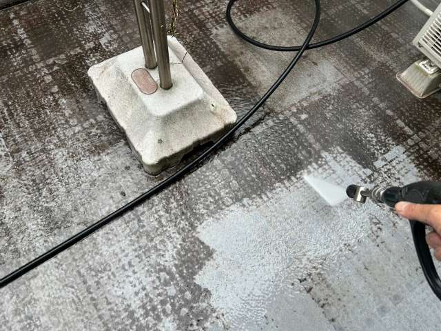尾張旭市 モダン住宅 グレー系 外壁多彩仕上げ塗装 施工例 ベランダ塗装前 イメージ